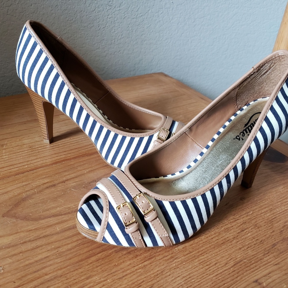 Candie's navy stripe heel